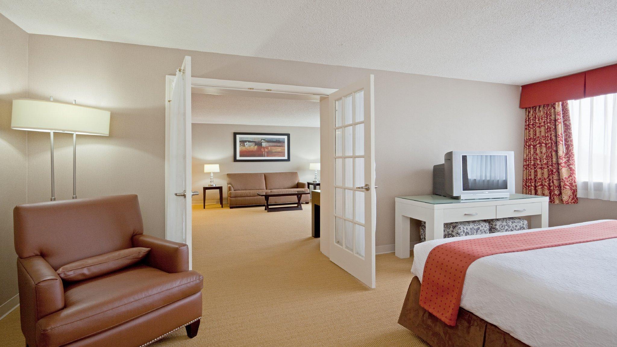 Holiday Inn & Suites Marlborough, An Ihg Hotel Exterior photo