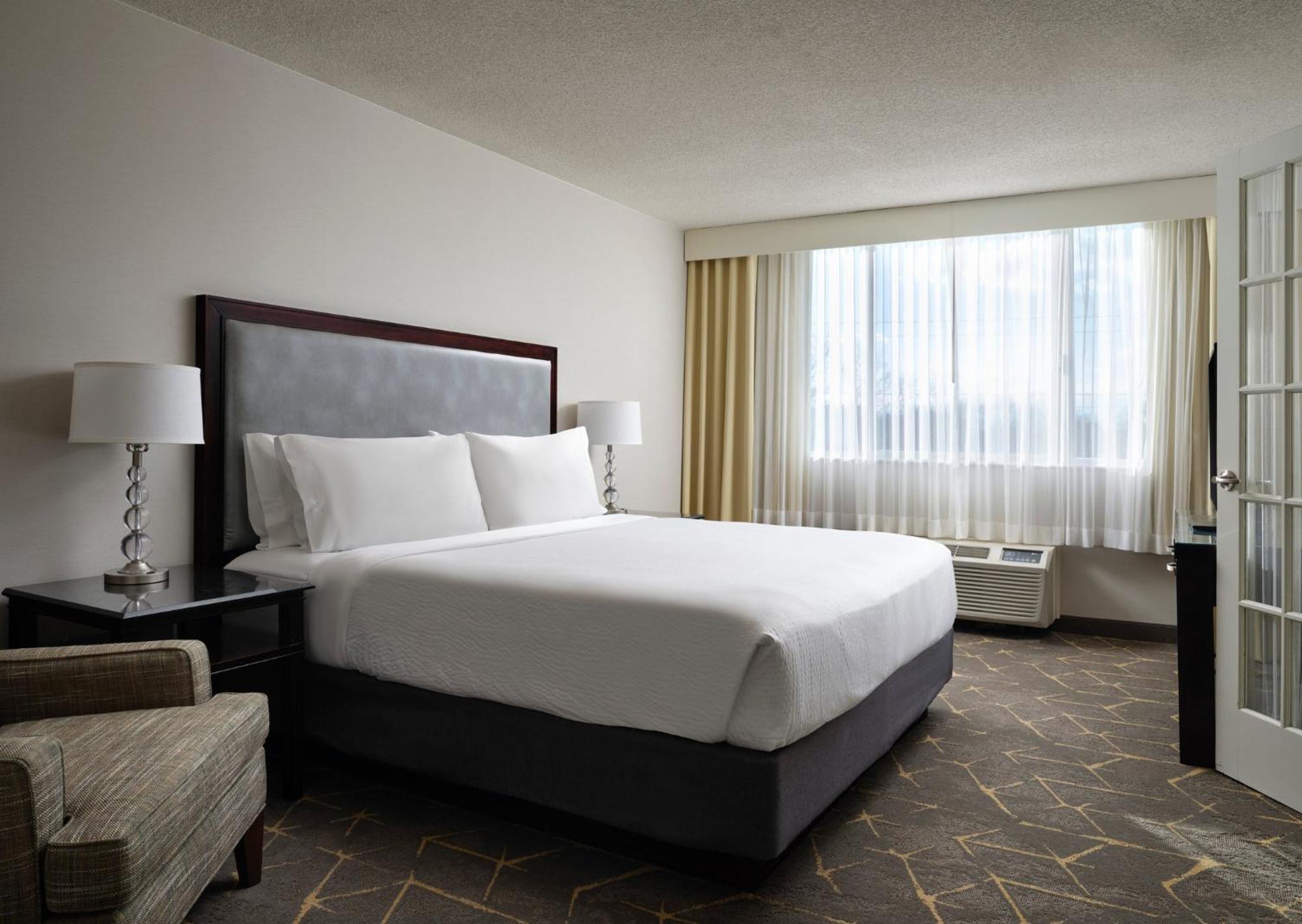 Holiday Inn & Suites Marlborough, An Ihg Hotel Exterior photo