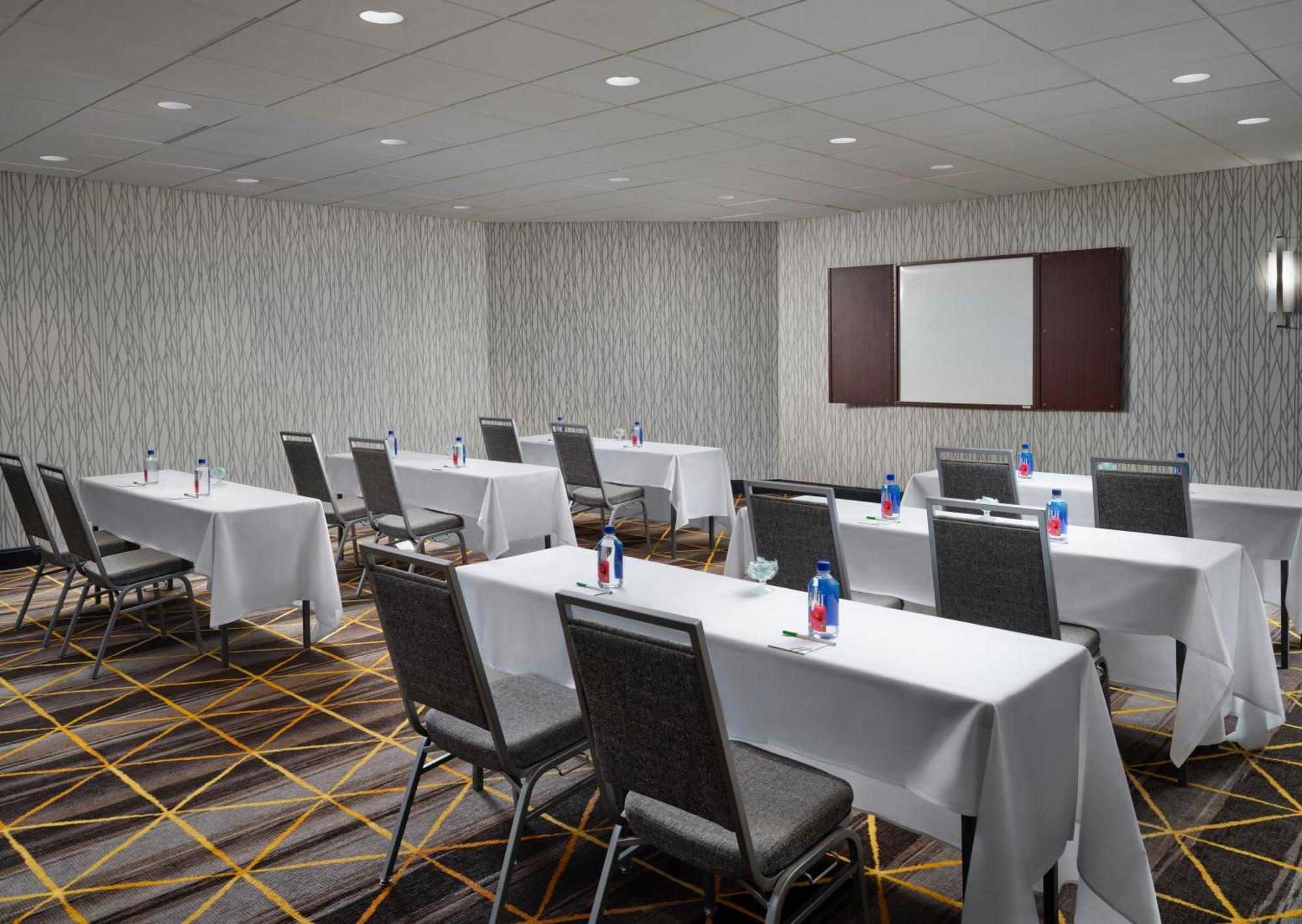 Holiday Inn & Suites Marlborough, An Ihg Hotel Exterior photo
