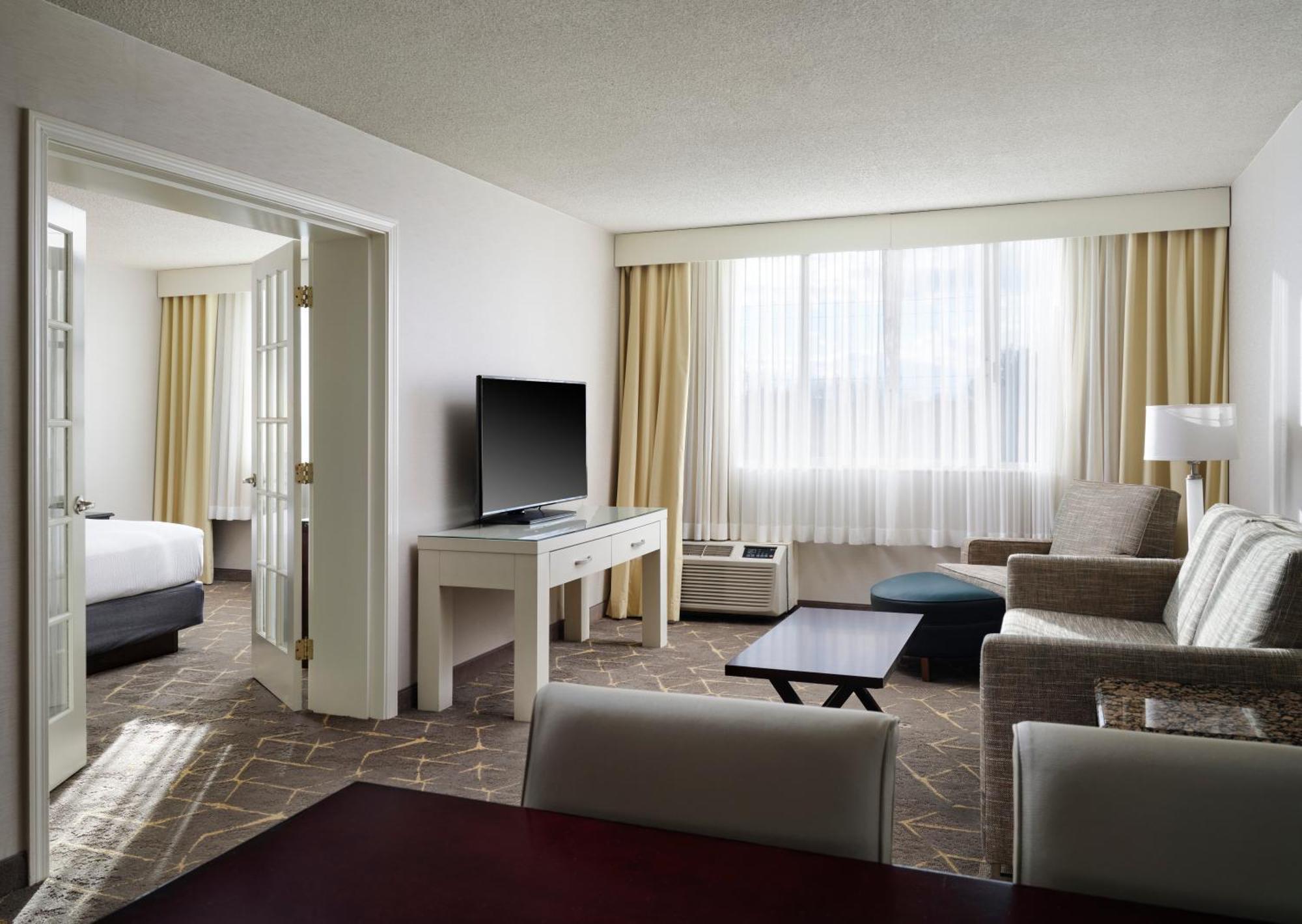Holiday Inn & Suites Marlborough, An Ihg Hotel Exterior photo
