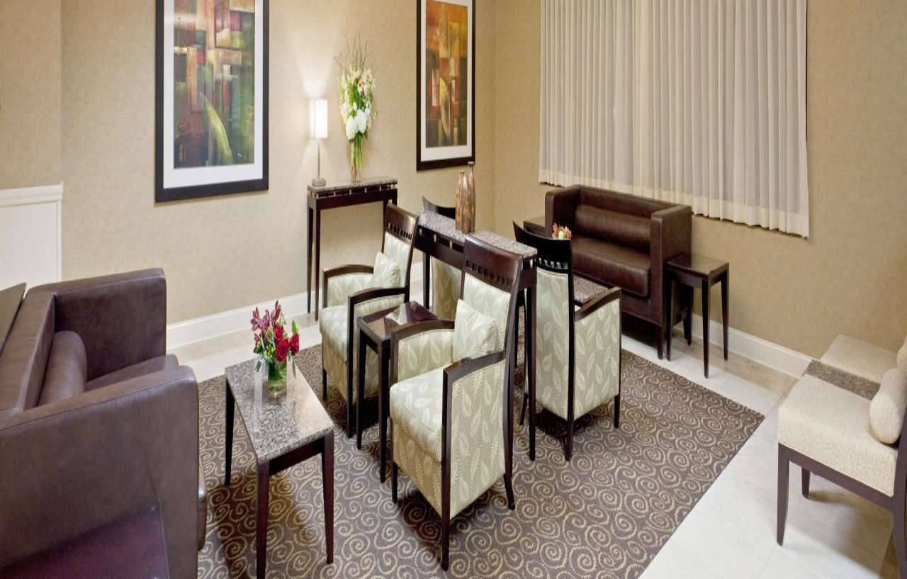Holiday Inn & Suites Marlborough, An Ihg Hotel Exterior photo